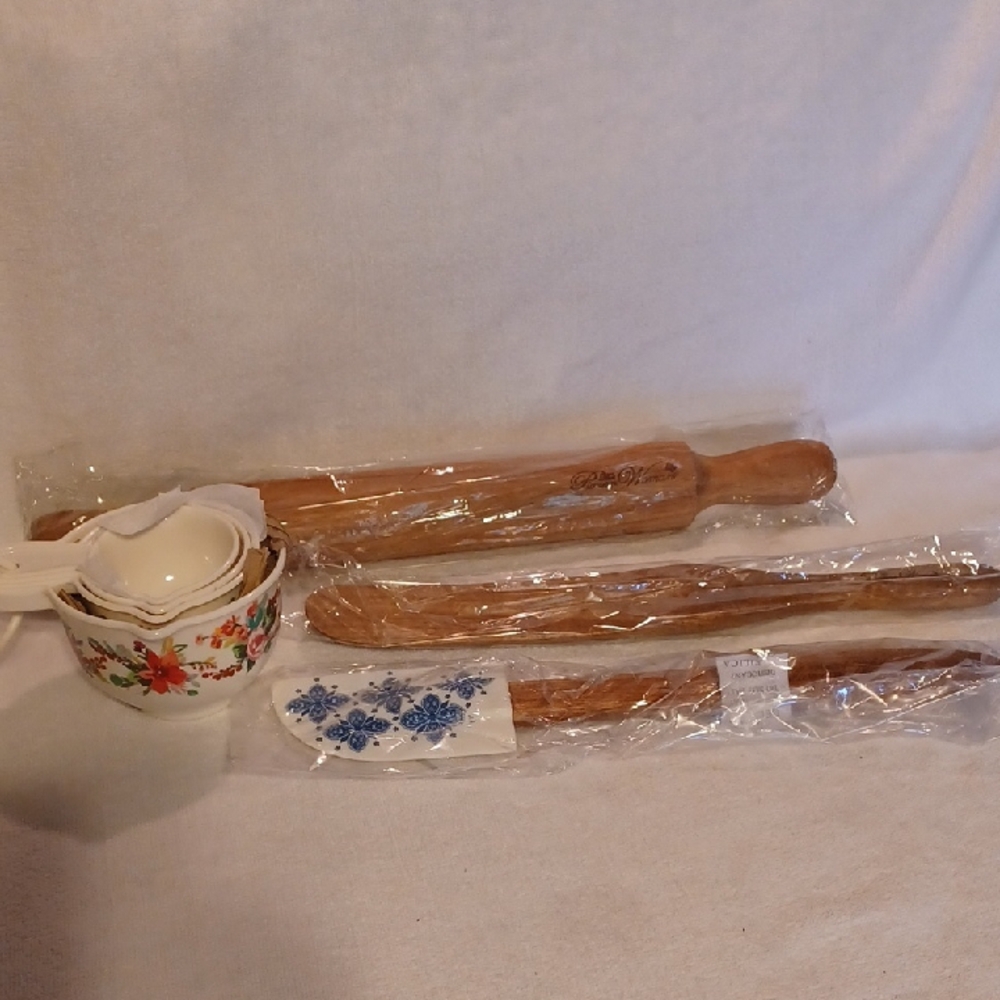 The Pioneer Woman Floral Measuring Cups and Wooden Utensils Set, Rolling Pin